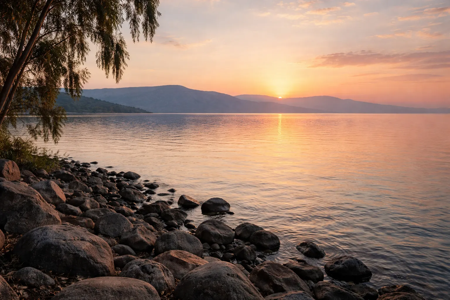 Amanecer sobre el Mar de Galilea